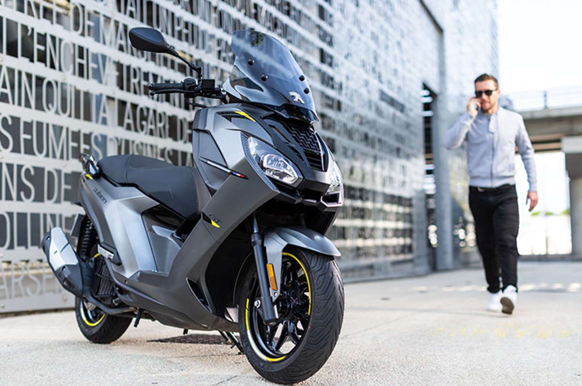 Peugeot Pulsion 125 front view.